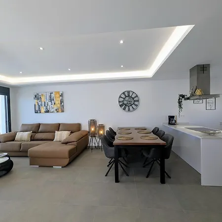 Dom wakacyjny R-40-e House With Pool *